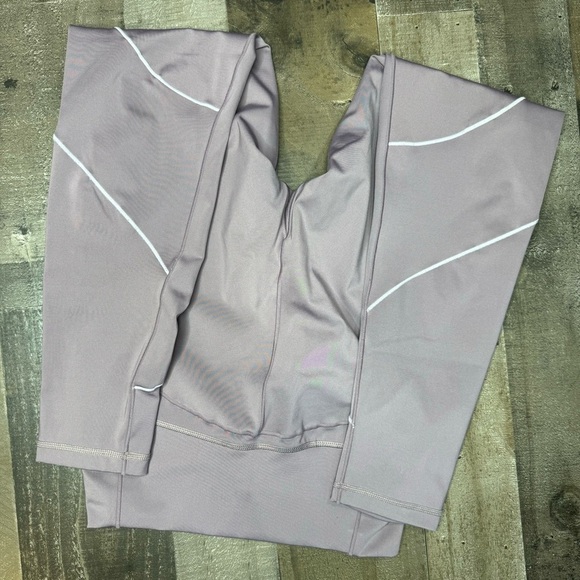 Adidas Active Leggings size Medium - Picture 3 of 9